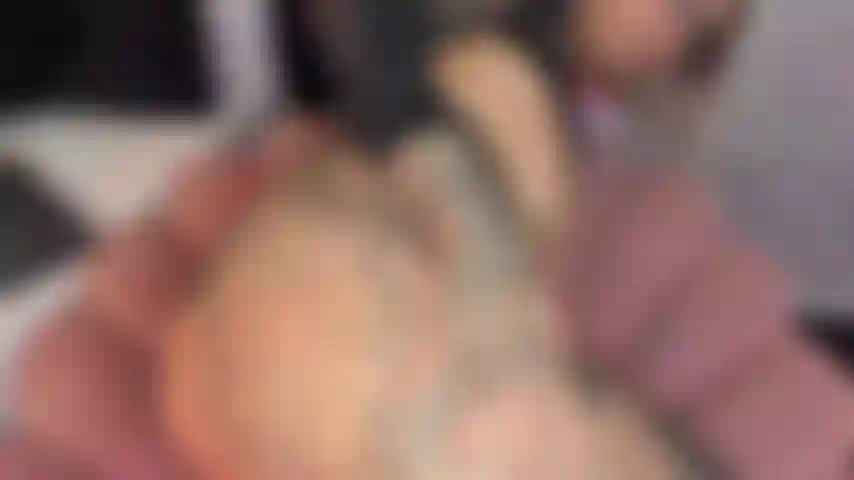 Ver minha bunda sexy se abrindo vai te deixar duro instantaneamente, mas o que eu realmente quero é sentir seu pau na minha boca, saborear cada centímetro seu e engolir cada gota do seu esperma quente.