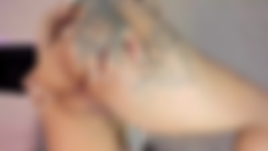 Hoje eu quero sentir você aí dentro com força, sem pausa, com seu pau duro me fazendo gritar enquanto você fode minha bunda, sinta profundamente enquanto você chicoteia minha bunda.