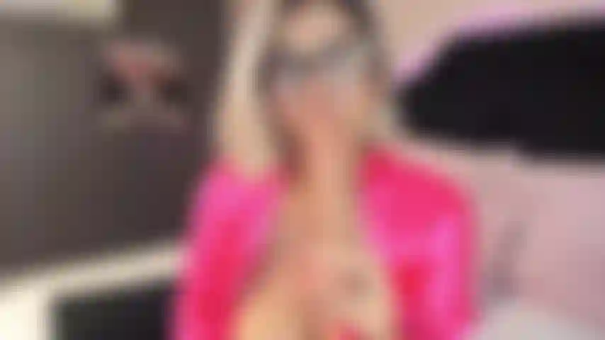 Meus lábios sensuais percorrem passo a passo seu pau duro para deixá-lo duro como uma rocha, e facilitar o calor dos meus peitos grandes para fazer você explodir.