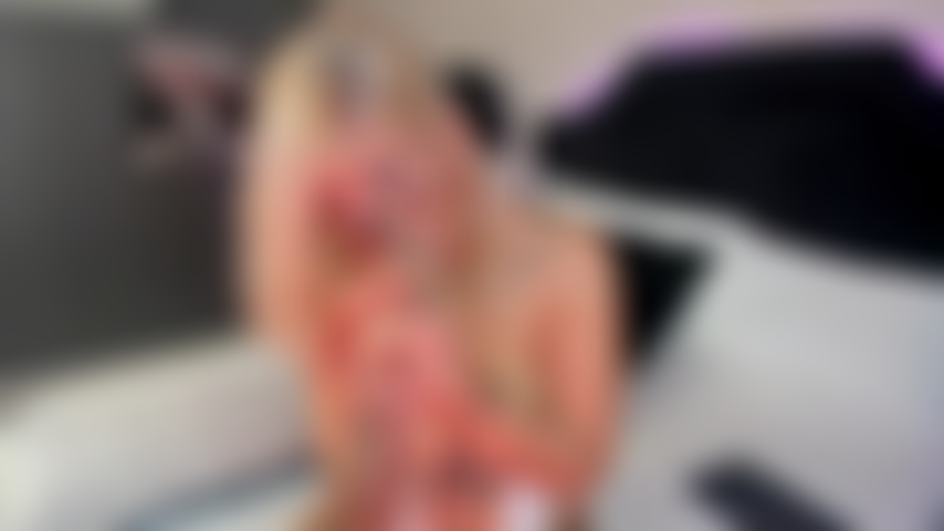 Chupar seu pau duro me deixa mais molhada do que o normal, quero senti-lo duro em toda a minha boceta.