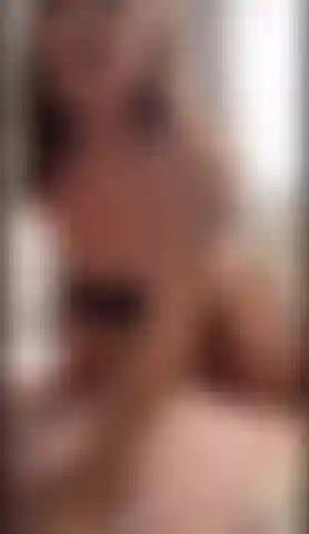 Me coloque em cachorrinho! Me faça comer esse travesseiro.