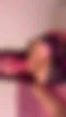 Sedução é a única língua que falo quando estamos a sós. Espero que os meus gemidos não te incomodem e que me peças para não parar.