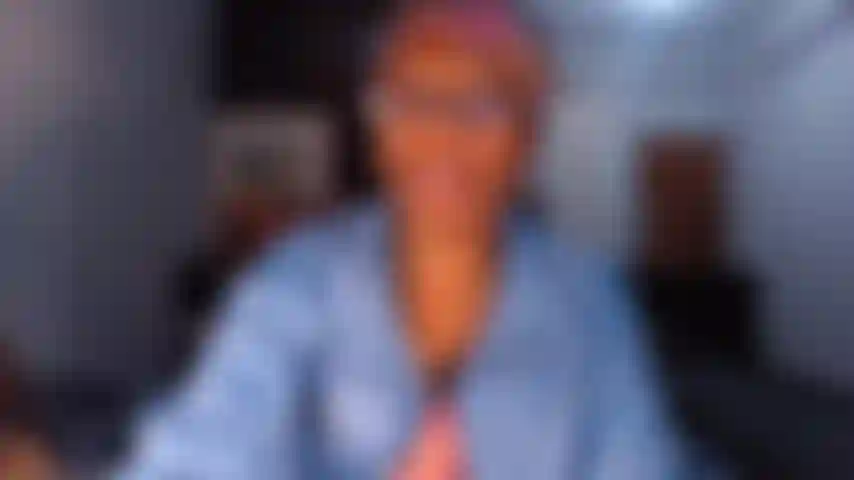 Venha me ver fodendo minha bela bunda fodível.