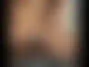 Cadeira transparente dildo montando.