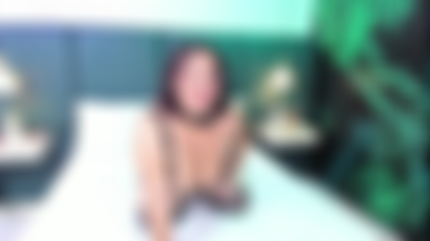 Toque meu corpo curvilíneo e quente com suas mãos safadas e sinta a rigidez dos meus mamilos duros e a umidade da minha boceta apertada!