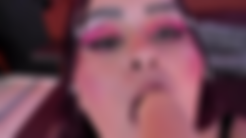 Bbw fode sua boca sem compaixão com seu brinquedo favorito.