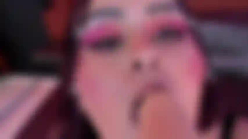 Bbw fode sua boca sem compaixão com seu brinquedo favorito.