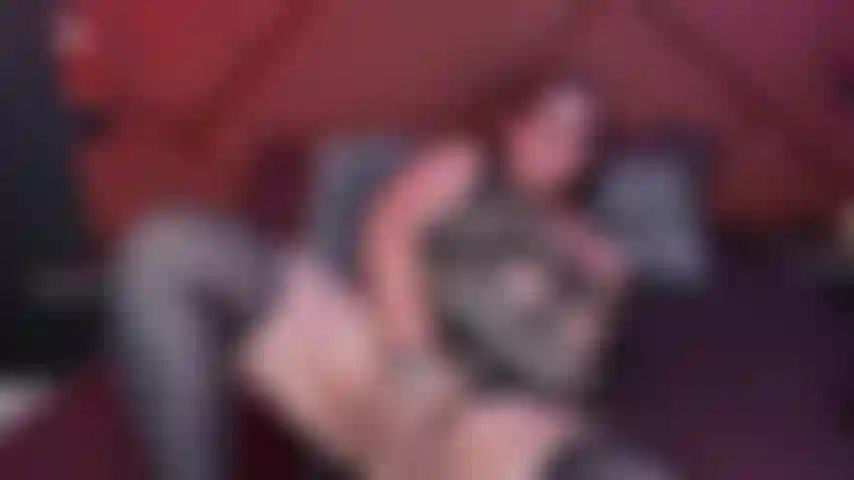 Olha como minha bucetinha rosa é fodida e me deixei levar pelo orgasmo.