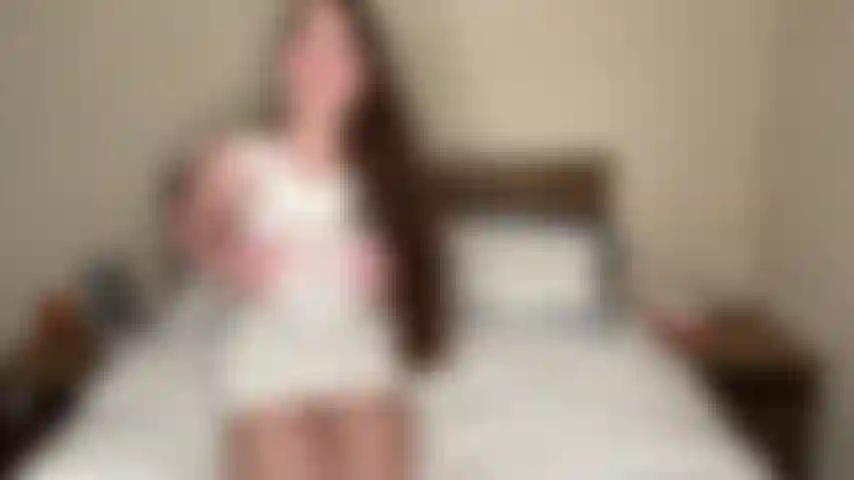 Faço striptease, brinco de xoxota, imploro por esperma.