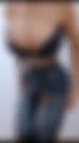 Você vai adorar meu corpo sexy em couro! Vou te deixar com muito tesão.