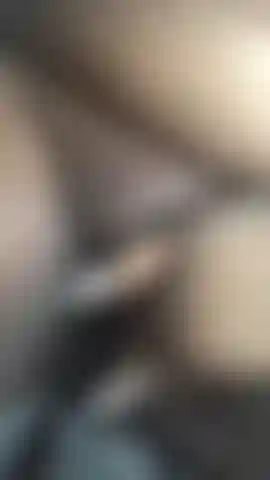 Depois de trabalhar 72 horas, estou cansada e preciso de um banho para relaxar. Cena de flexão de pé pov incluída com alongamento de perna e spray de água na buceta.