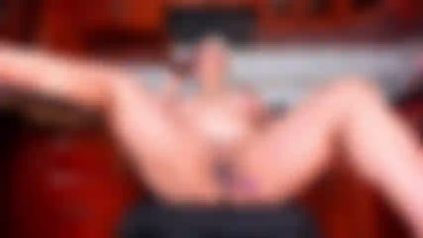 Toda nua e com boquete!!!