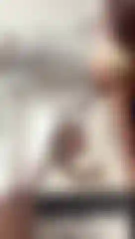 Secretária fode sua buceta madura no escritório.