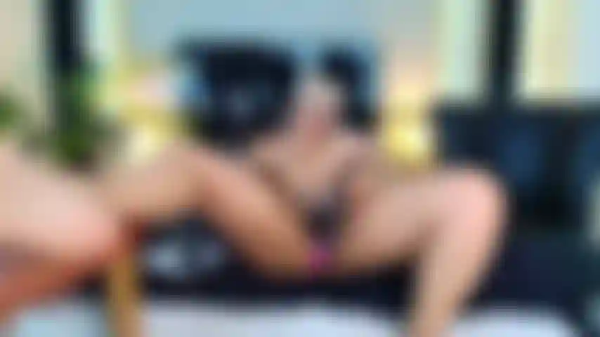 Madura e gostosa que se fode com seus brinquedos interativos.
