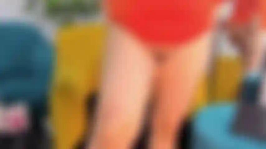 Chupo meu vibrador e masturbo minha bucetinha com os dedos.