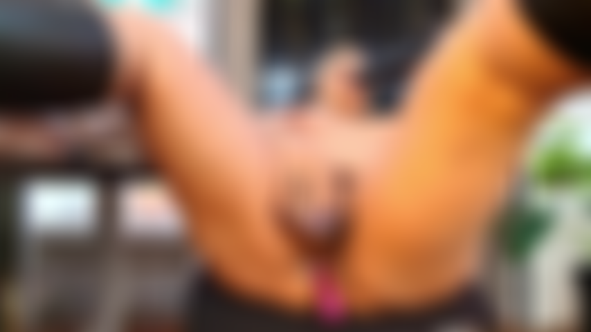 Gosto de chupar vibrador enquanto me fodo com o vibrador.