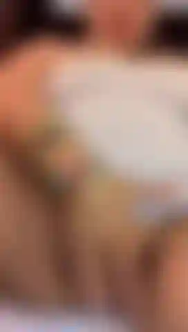 Abro minha buceta madura para você me foder.