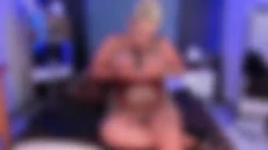 Fazer garganta profunda e gozar na boca deixa minha bucetinha molhada para você.