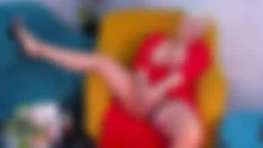 Untitled_projecti masturbo minha buceta até o fundo da minha cadeira.