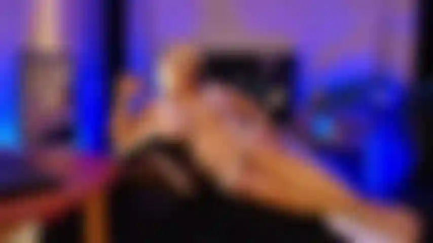 Um presente da mulher madura mais sexy.