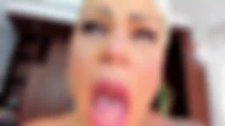 Gosto de ter seu leite na boca.