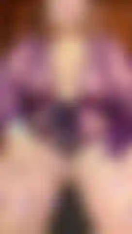 Madura, aquece e quer colocar os pés no seu pau.