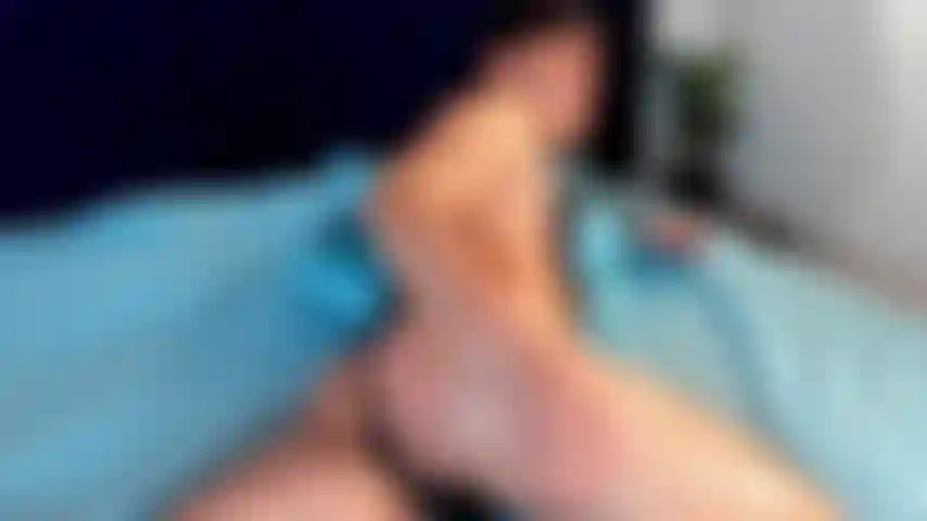 Dê um tapa na minha bunda e mostre o cu.