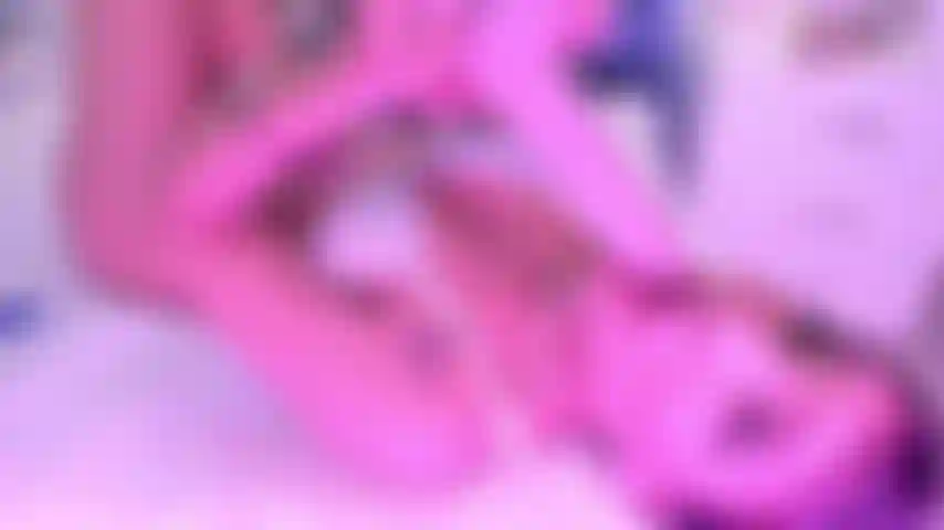 Vou virar o seu mundo de cabeça para baixo!!! E seu pau ficará na minha boca o dia todo.