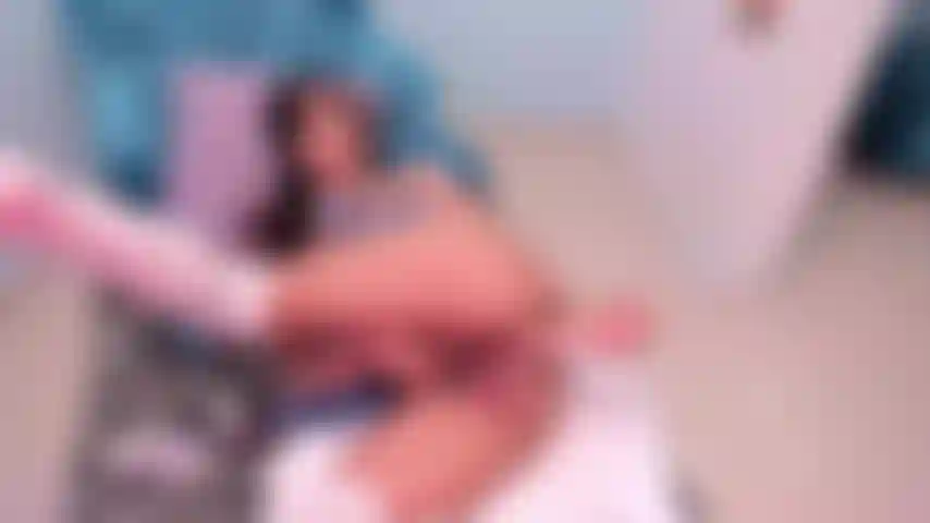 Estudante muito safada, gosto desse castigo mmm.