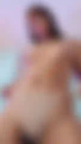 Sem calcinha e na sua cama!