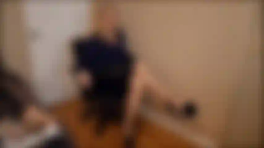 Secretária com meias costuradas, todos os meus vibradores alinhados na cama. Enorme pau me fodendo para minhas garotas... Lambendo os lábios, conversa suja, puta com tesão, penetração extrema, orgasmo genuíno. Bwc. Bbc. Dragão mau.
