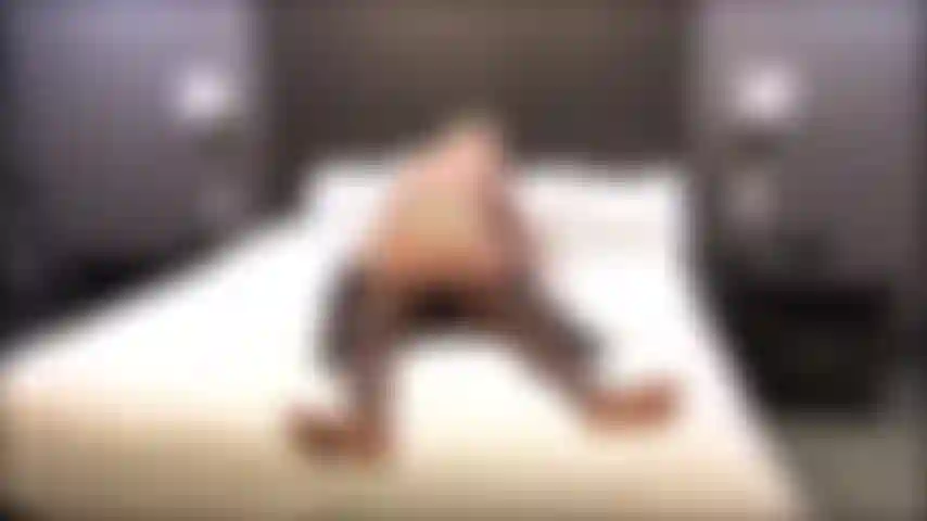 Pega a madrasta gravando um vídeo com o namorado negro que tem um pau enorme de pornô e deixa você assistir e te trai.