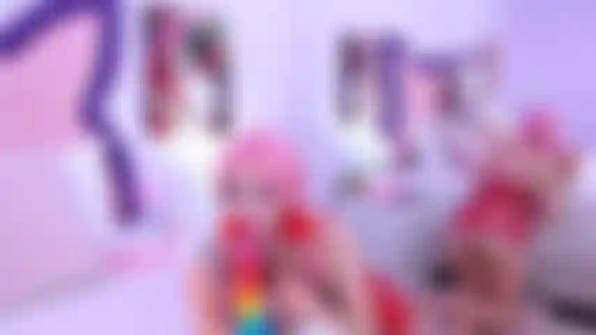 Chupando todos os meus consolos ao mesmo tempo e imaginando seu pau.