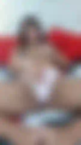Imagine-me passando meus dedos pela minha buceta.
