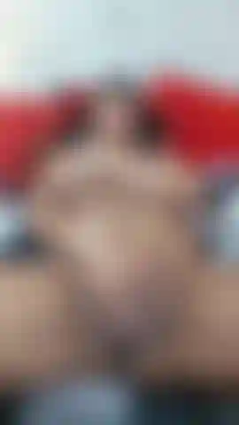 Adoro passar meus dedos pela minha buceta.