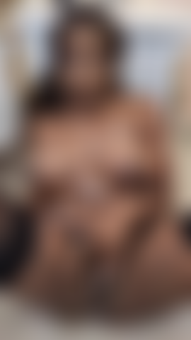 Meus seios cheios do seu leite grosso, meu amor.