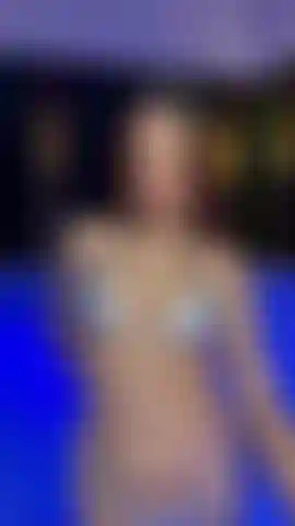 Fodendo minha garganta na piscina até eu chorar. Desbloqueie o vídeo completo e me veja engolir tudo.
