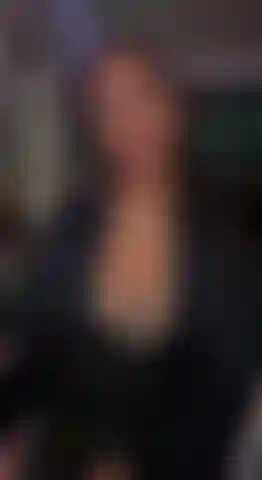 Adoração aos pés suados da academia você sabe que eu adoro quando você chega do trabalho mais cedo... Especialmente quando ainda estou quentinha da academia. Pov: você está ajoelhado na minha frente enquanto implora para ser provocado pelos meus pés quentes e suados. É de perto. É detalhado. É exatamente a sua fantasia. Desbloqueie agora e volte para me contar o quanto você precisava disso.