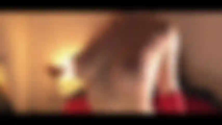 Finalmente aqui… meus seios macios e naturais completamente à mostra para você. Neste vídeo eu levo o meu tempo mostrando-os — vistas lentas e em close dos meus seios nus de todos os ângulos. Pele macia, forma natural, sem filtros, apenas puro tesão. Eu brinco com eles, aperto-os, e te dou olhares longos e demorados enquanto estão completamente expostos. Perfeito se você ama seios naturais, provocação lenta, e aquela sensação íntima de "só para você".