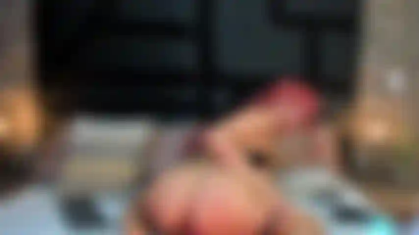 Veja minha bunda assumir o controle e balançar como uma louca.