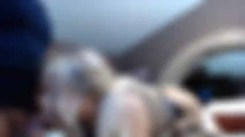 Jennytaylor chupando bo blake galo em trio.