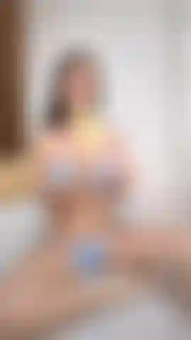 Brinquedo de banana novo - meu deus, ele me transformou em uma bagunça trêmula no chão do banheiro.