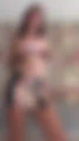 Upskirt, Pussy Play, Wand, Penetration, Cumming