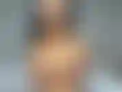 Brincando com meus peitos enormes em 4k.