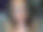 Gloria l'amour chupa um vibrador branco e fode minha boceta cremosa com um vibrador de vidro. Me chamo de vagabunda, vadia e coloco óleo no meu rack falso! Venha ver minha bucetinha de fralda e enormes aréolas pretas cobertas de óleo.