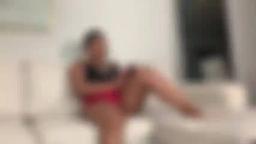 Bunda de menino encolhido.