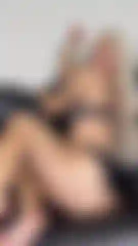 Goddess loves shaking that ass cheek