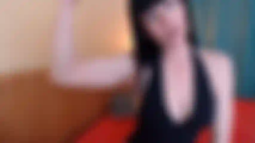 Flexionando os bíceps dando alegria.