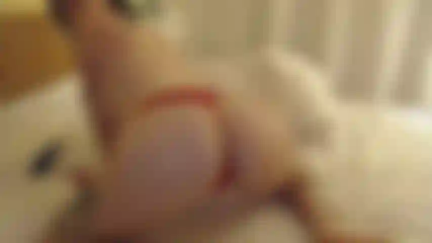 Provocando você com minha bunda... Então fodendo minha buceta com meu brinquedinho de pirulito até eu gozar!!