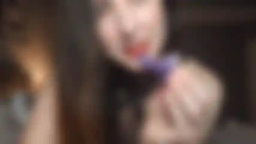 Sph pov com um vibrador minúsculo: neste clipe, conto como seu pênis pequeno é insignificante enquanto o provoco lambendo e acariciando um pênis minúsculo. Mostro meu corpo para adicionar insulto à injúria.